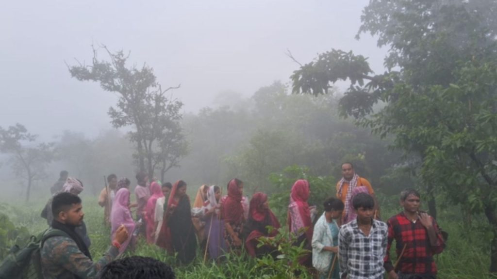 17 Chhattisgarh Tourists Rescued After 15-Hour Ordeal in Odisha's Gandhamardan Hills 1 17 Chhattisgarh Tourists Rescued After 15-Hour