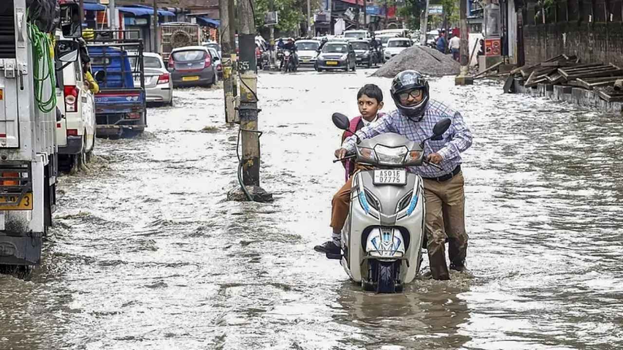 Cuttack Issues Alert as Heavy Rainfall and Waterlogging Threaten City