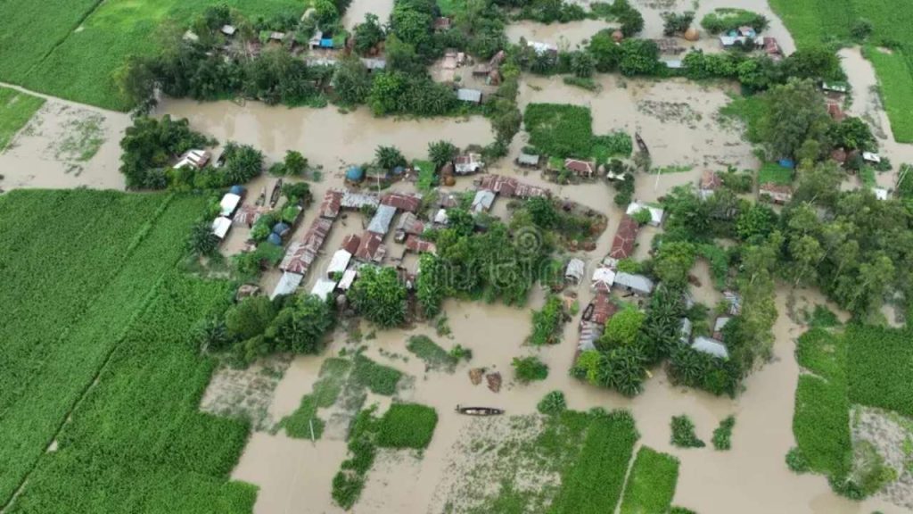 Midnight Canal Flooding Submerges Homes in Bhadrak, 30 Families Affected 1 Midnight Canal Flooding Submerges Homes in Bhadrak