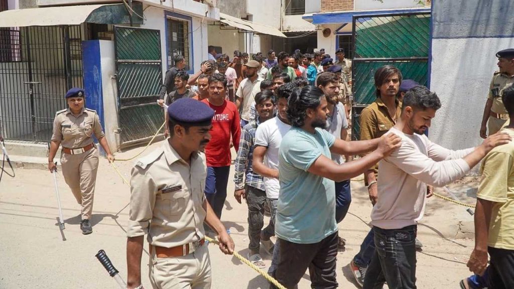 Odisha Holds 44 Bengali Migrant Workers