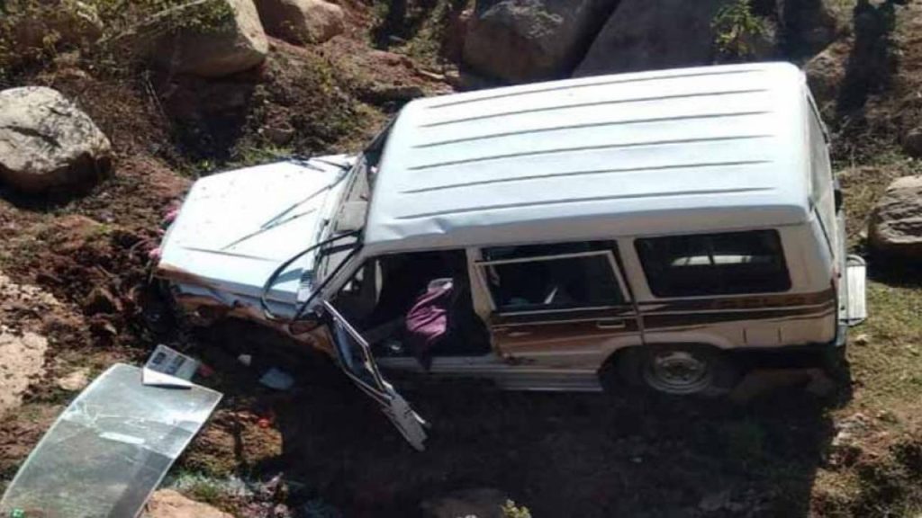 Police Van in Odisha Carrying 22 Officers Meets Accident on Return from Rath Yatra 1 Police Van in Odisha Carrying 22 Officers