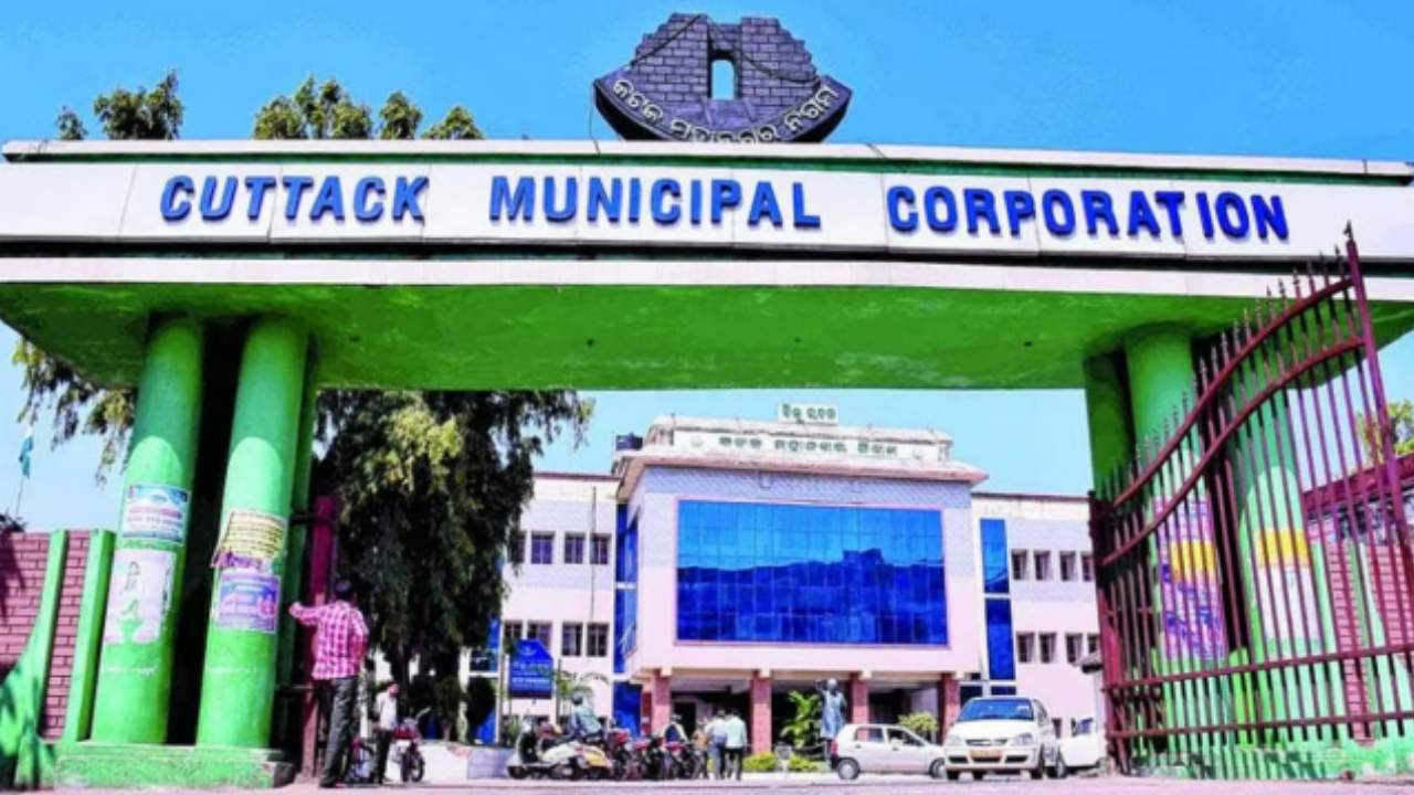 CMC Commissioner Acts Swiftly on Latecomers