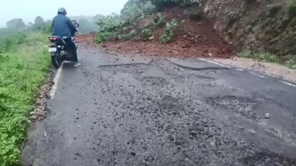 Landslide Blocks Damanjodi–Narayanpatna Route