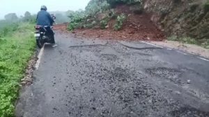 Landslide Blocks Damanjodi–Narayanpatna Route