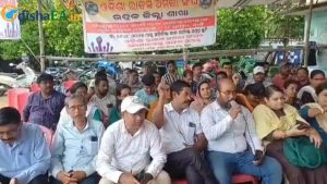 Odisha Revenue Employees Suspend Protest