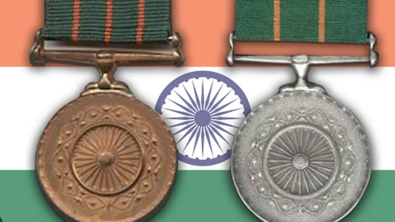 Service Medal on Independence Day