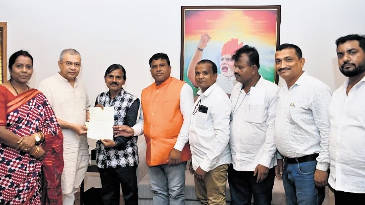 Union Railway Minister Ashwini Vaishnaw meets with a BJP delegation